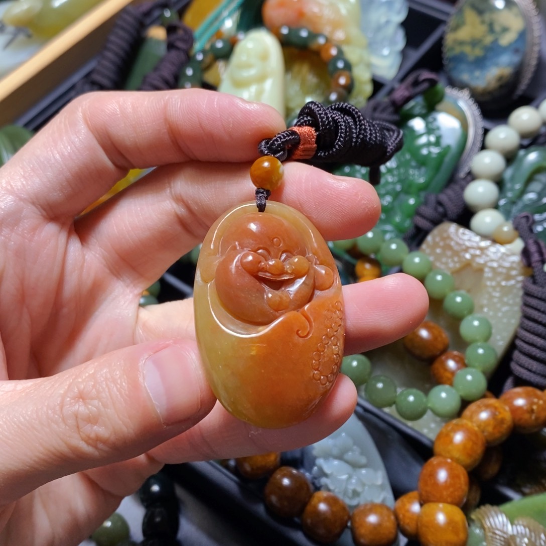 蛇纹石玉未镶嵌颈饰
