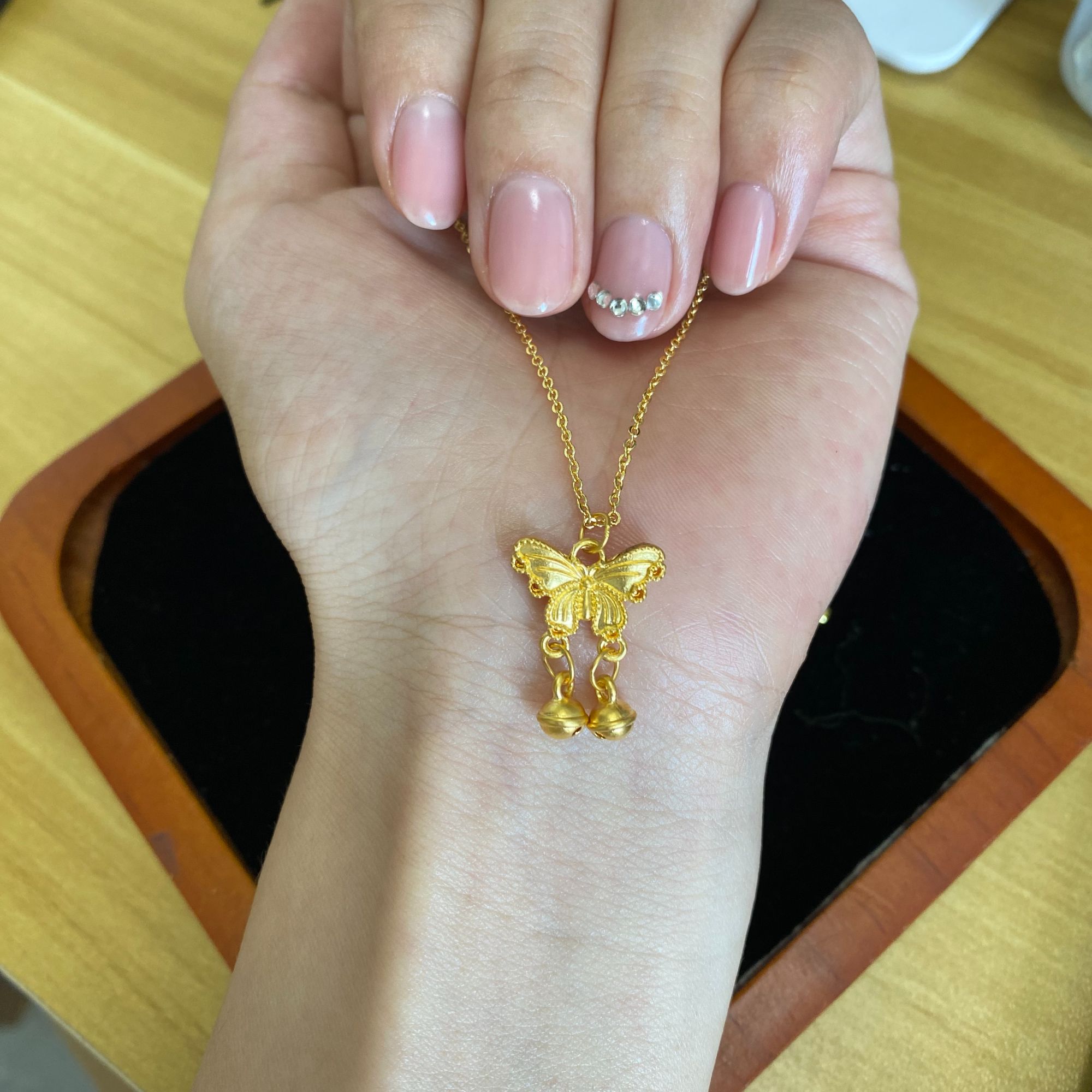 蝴蝶铃铛吊坠足金999（赠链为合金材质）