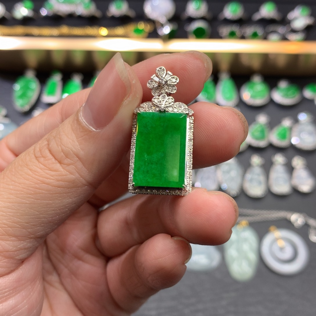 翡翠吊坠(不含链)18K金镶嵌