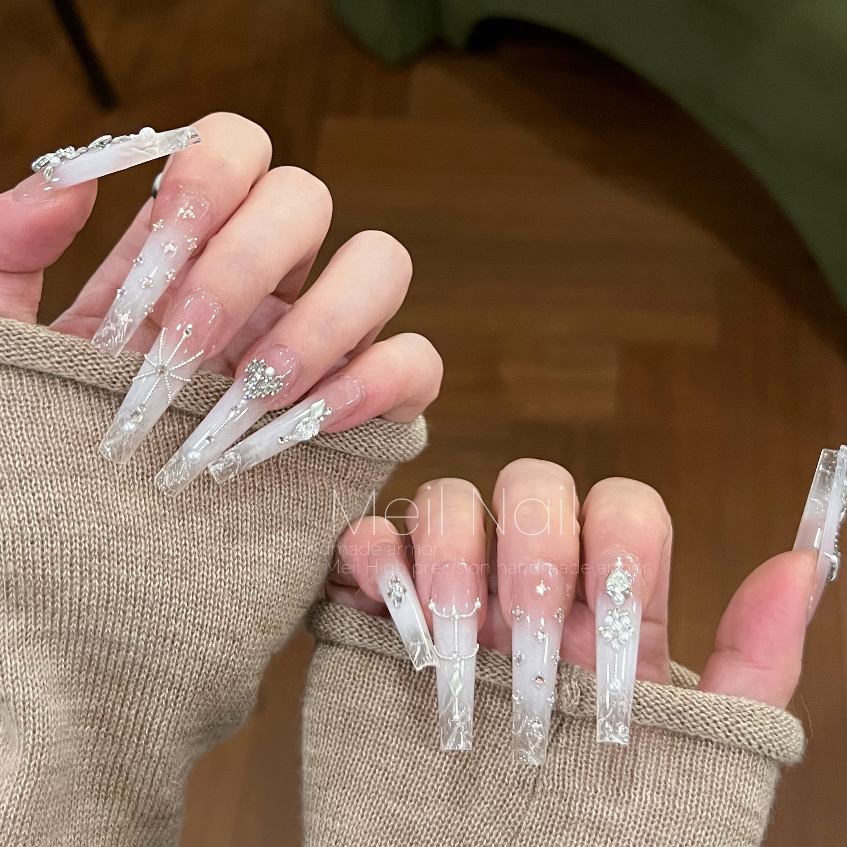 Meil Nail 魔都 中长款钢珠拼钻美甲琉璃甲清冷感婚甲手工穿戴甲