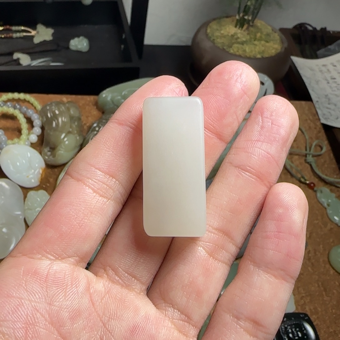 和田玉未镶嵌颈饰正常结构