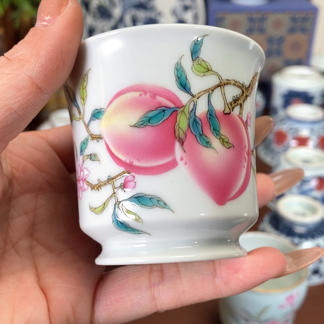 溢珍堂珍珠白釉两桃马蹄杯