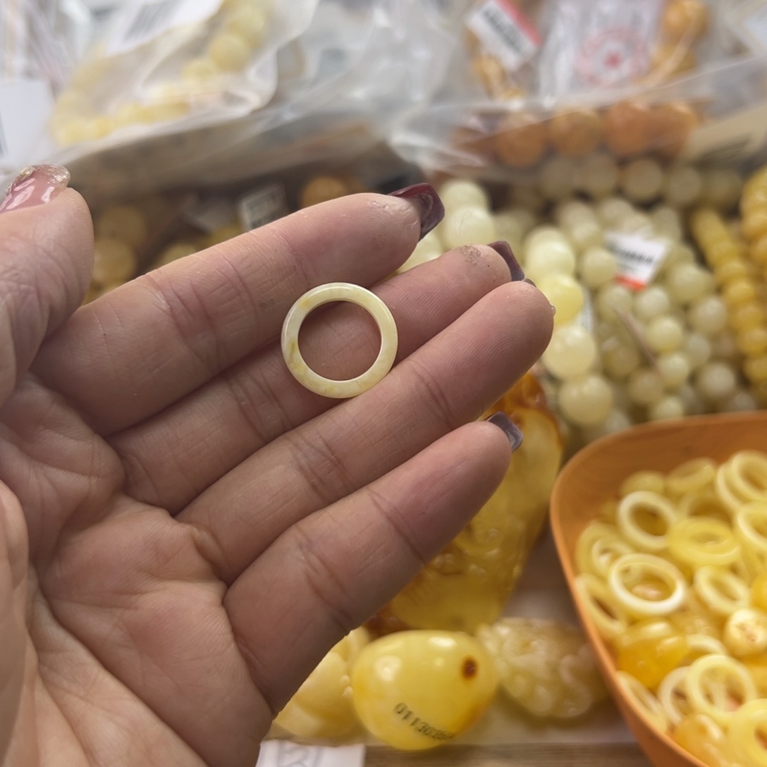 琥珀珠宝奇石未镶嵌