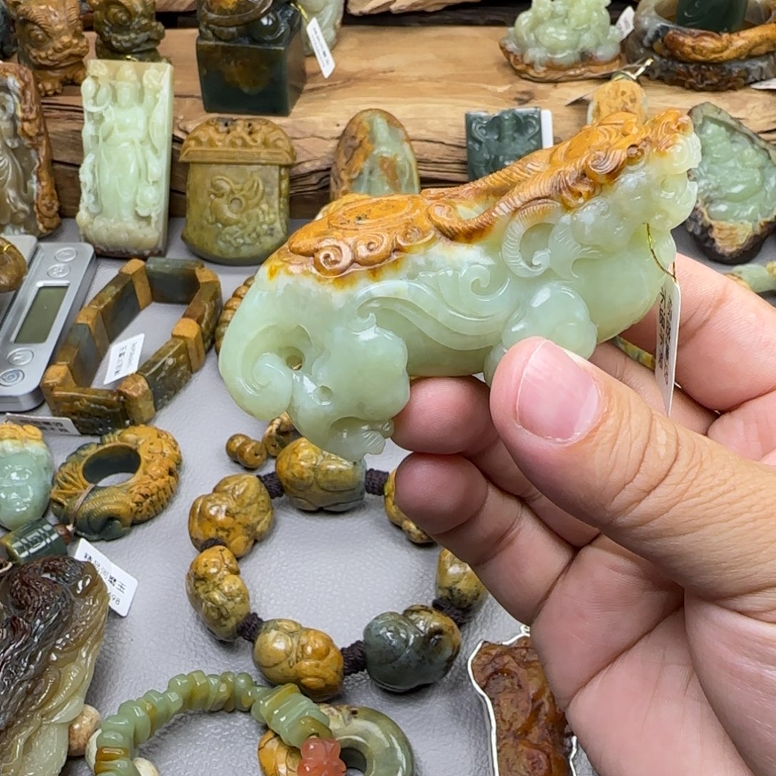 T***k岫岩河磨玉（透闪石质玉）未镶嵌珠宝奇石