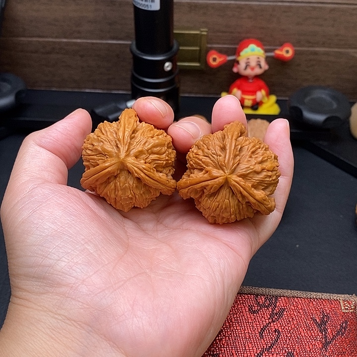 胡***超把件文玩核桃白奔