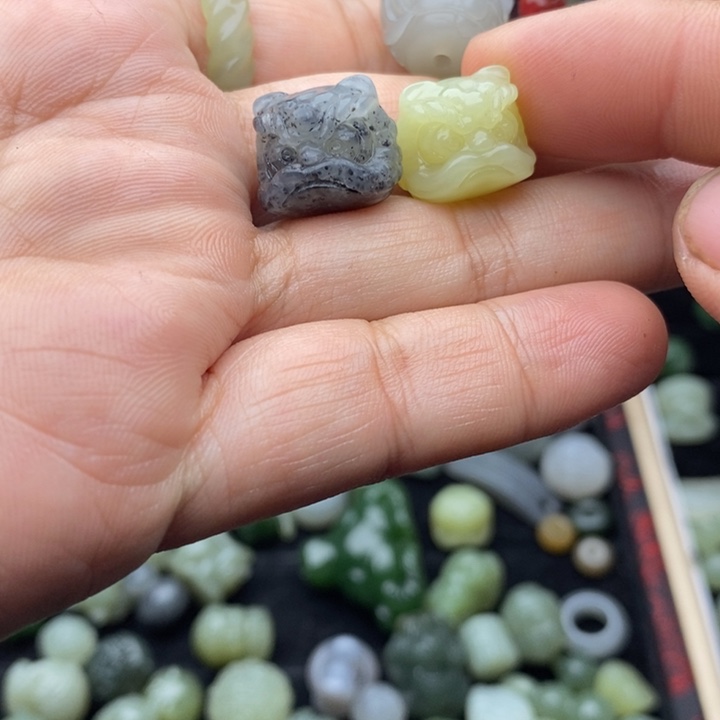 臨***昇和田玉未镶嵌颈饰