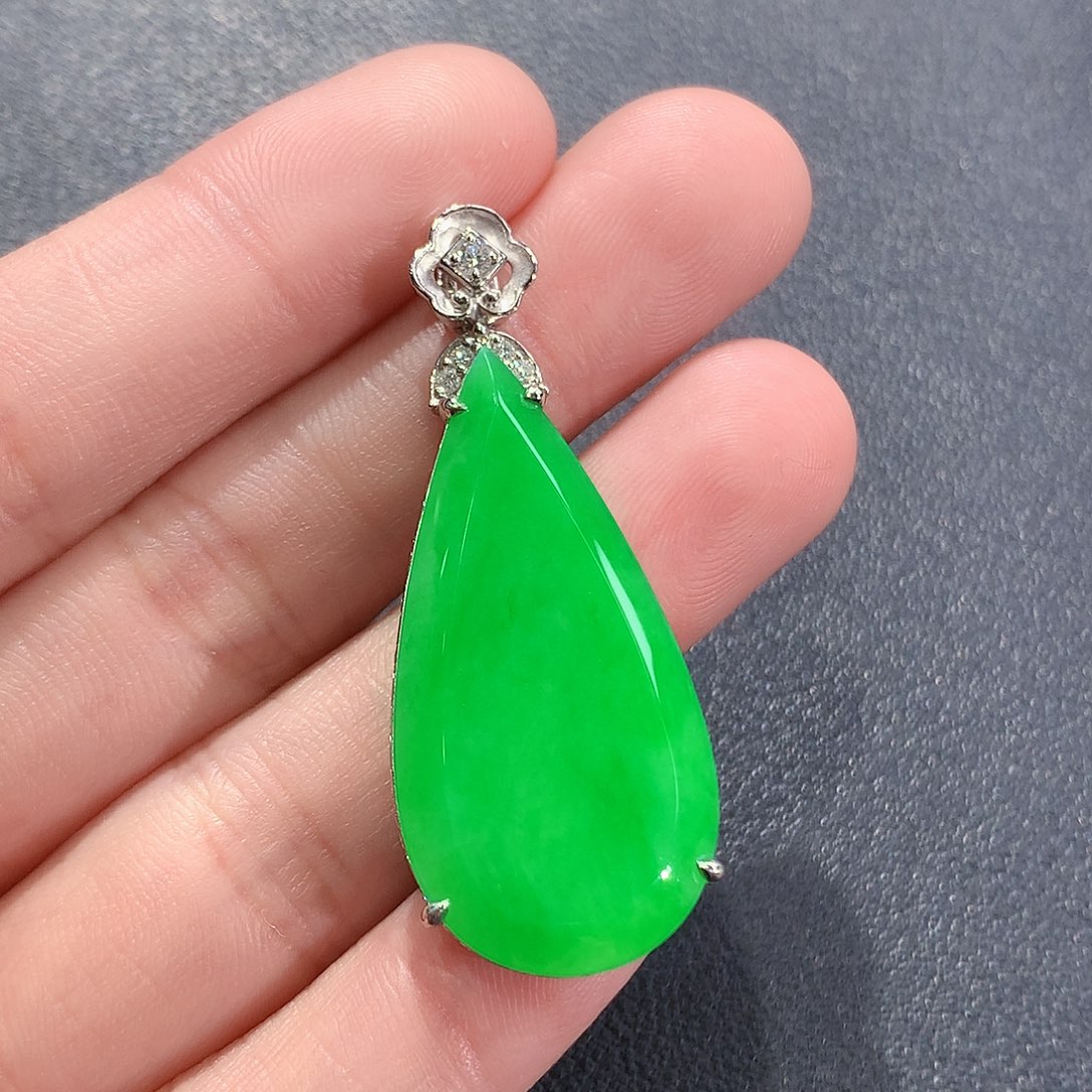 翡翠18K金镶嵌颈饰