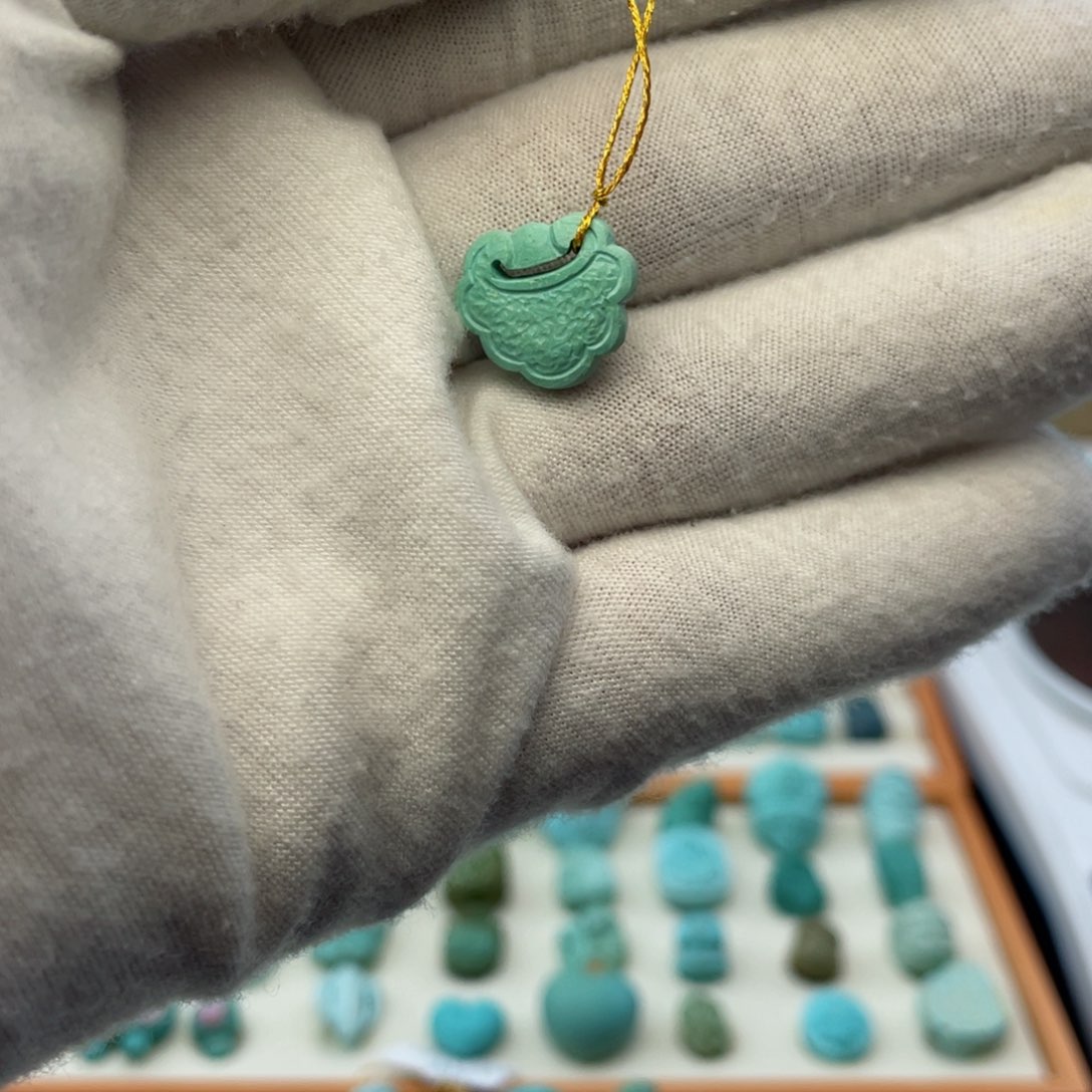 绿松石未镶嵌珠宝奇石