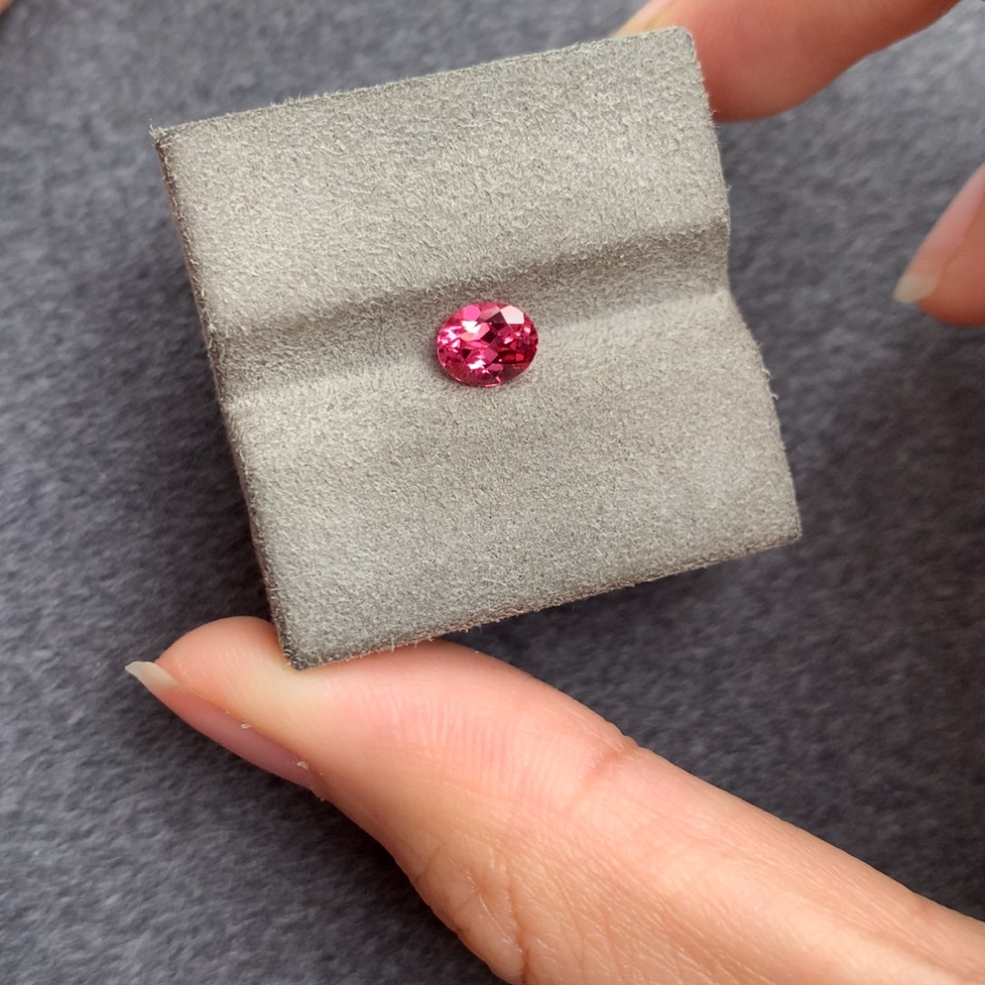 裸石尖晶石0.75ct莲花色马亨盖