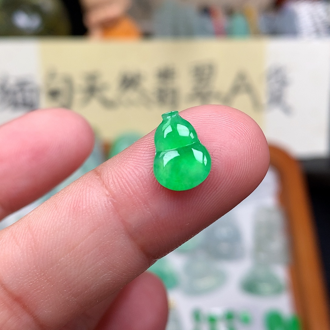 翡翠裸石缅甸天然A货翡翠阳绿葫芦