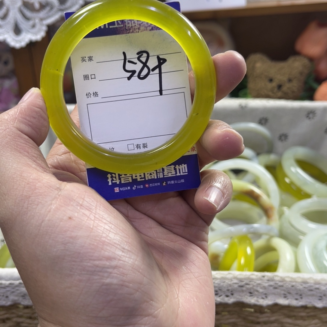 蛇纹石玉未镶嵌手镯30瑕疵