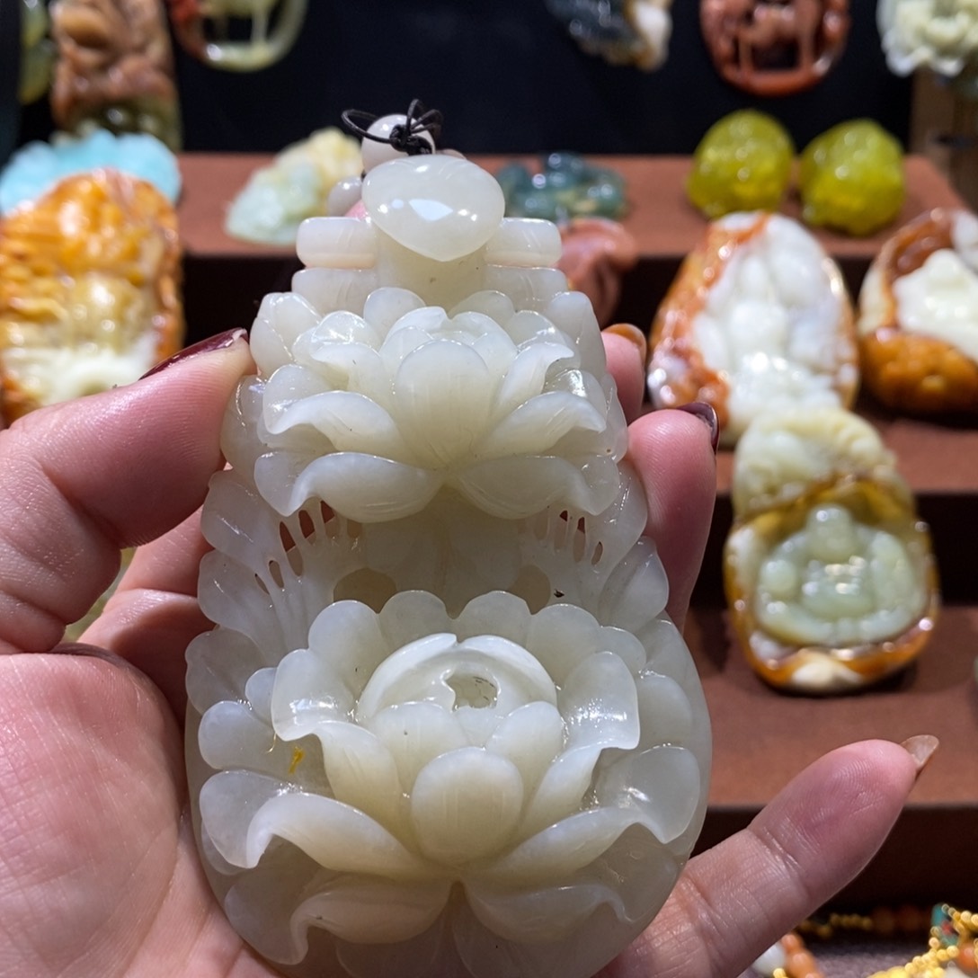 蛇纹石玉颈饰未镶嵌