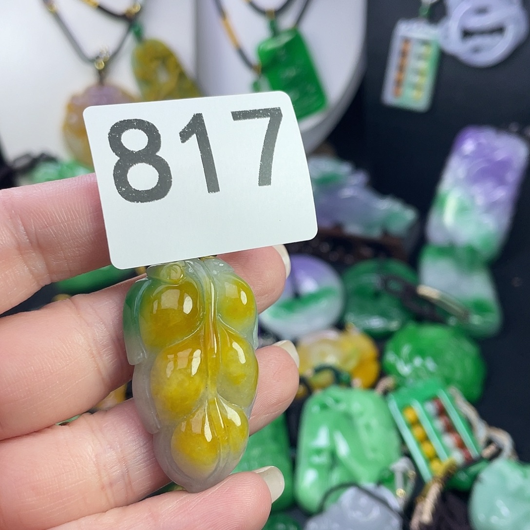 翡翠未镶嵌吊坠(赠链)