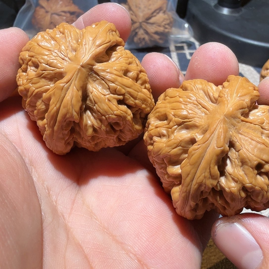 文玩核桃把件红锦鲤