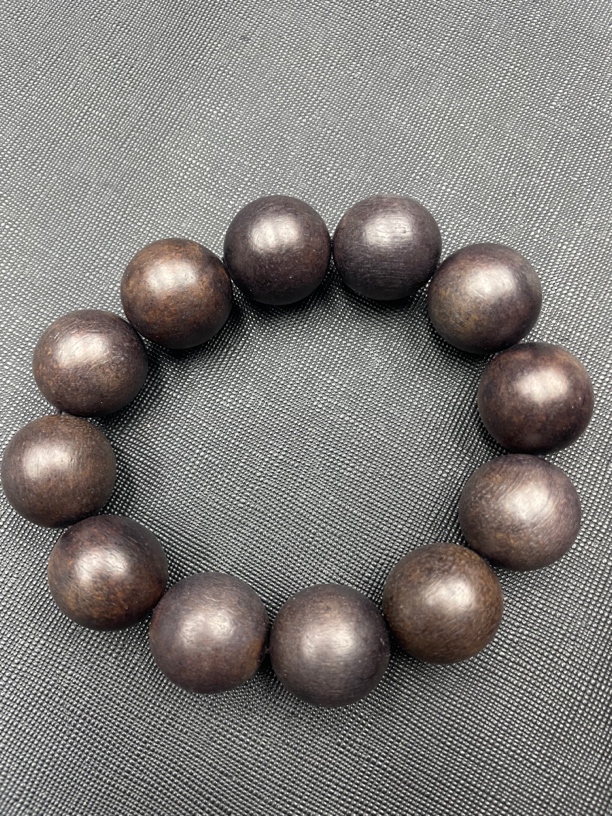 C84沉木圆珠手串