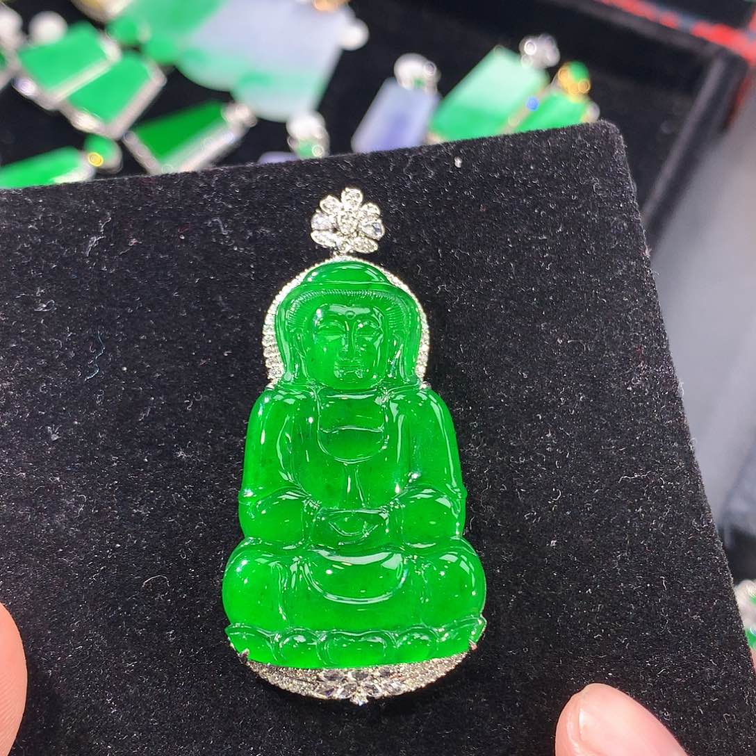 翡翠18K金镶嵌颈饰