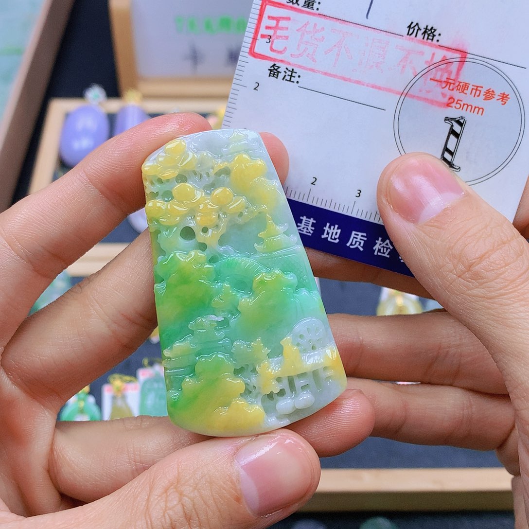 翡翠未镶嵌颈饰翡翠