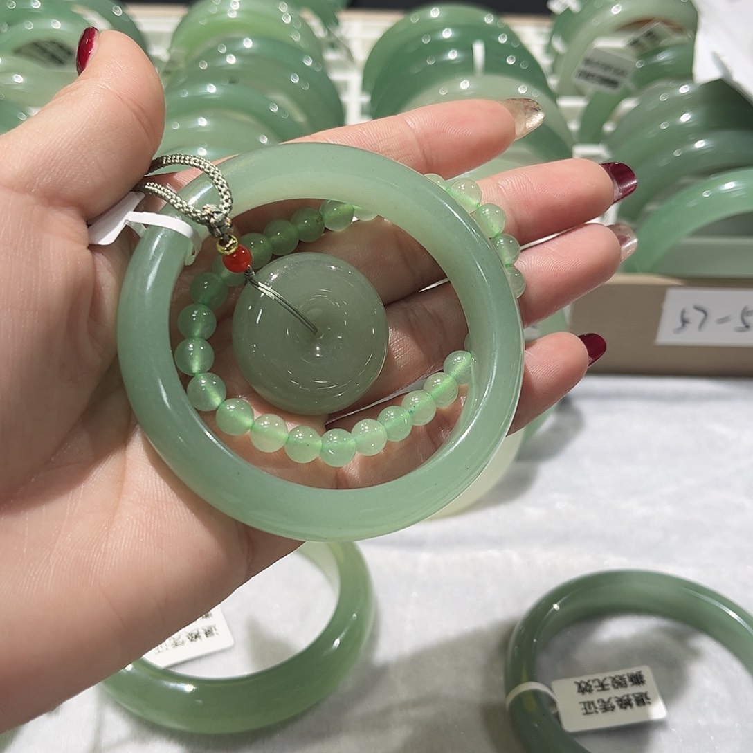 东陵石未镶嵌手镯