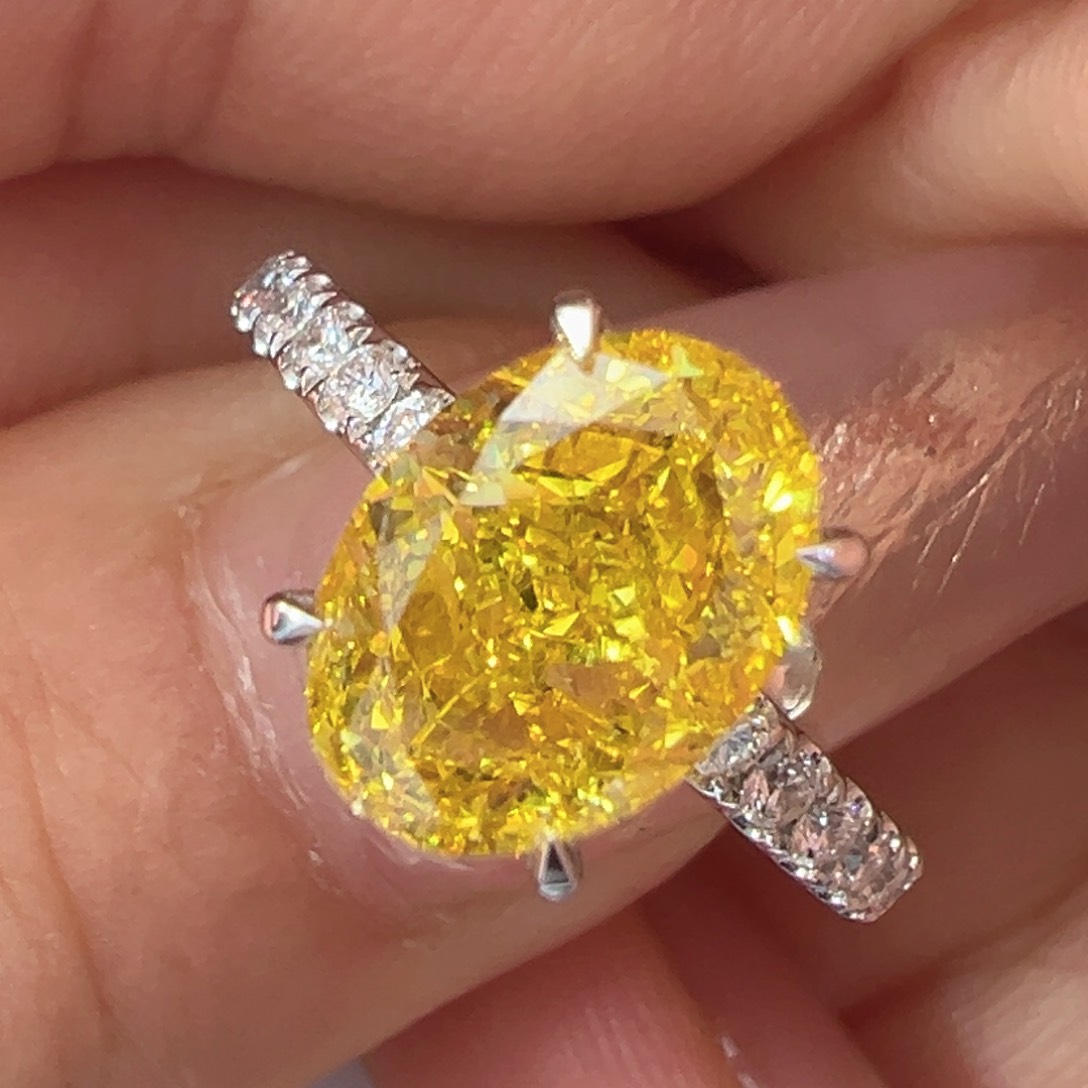 实验室培育钻石18K金镶嵌