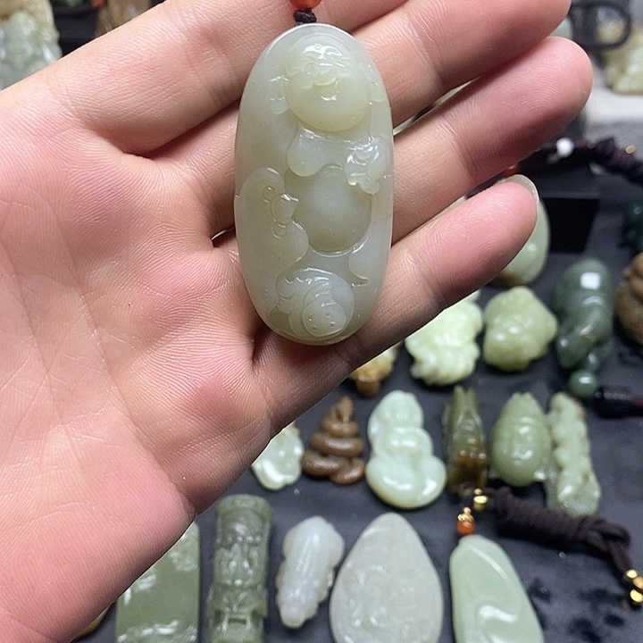 和田玉颈饰未镶嵌生**态