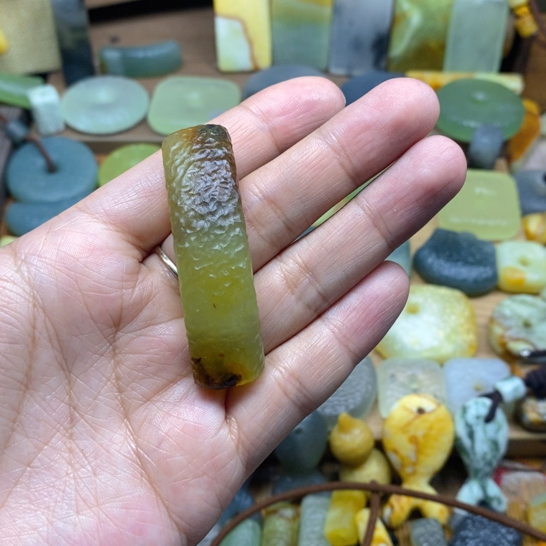 未镶嵌蛇纹石玉颈饰栗****L