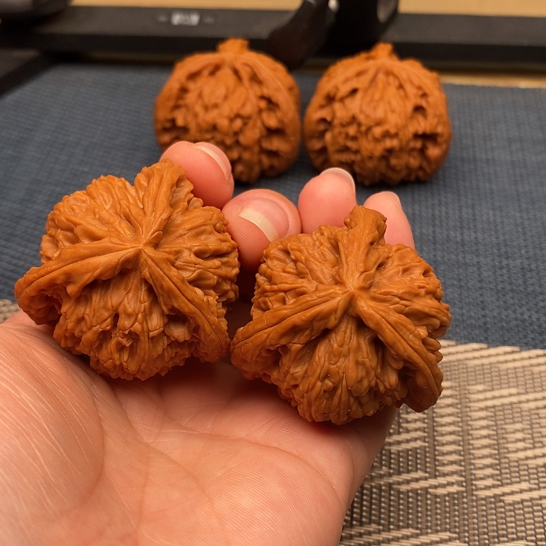 夜***辉吊坠文玩核桃三棱