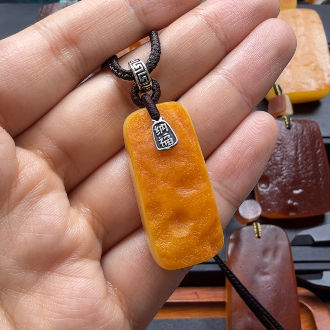琥珀吊坠(赠链)未镶嵌