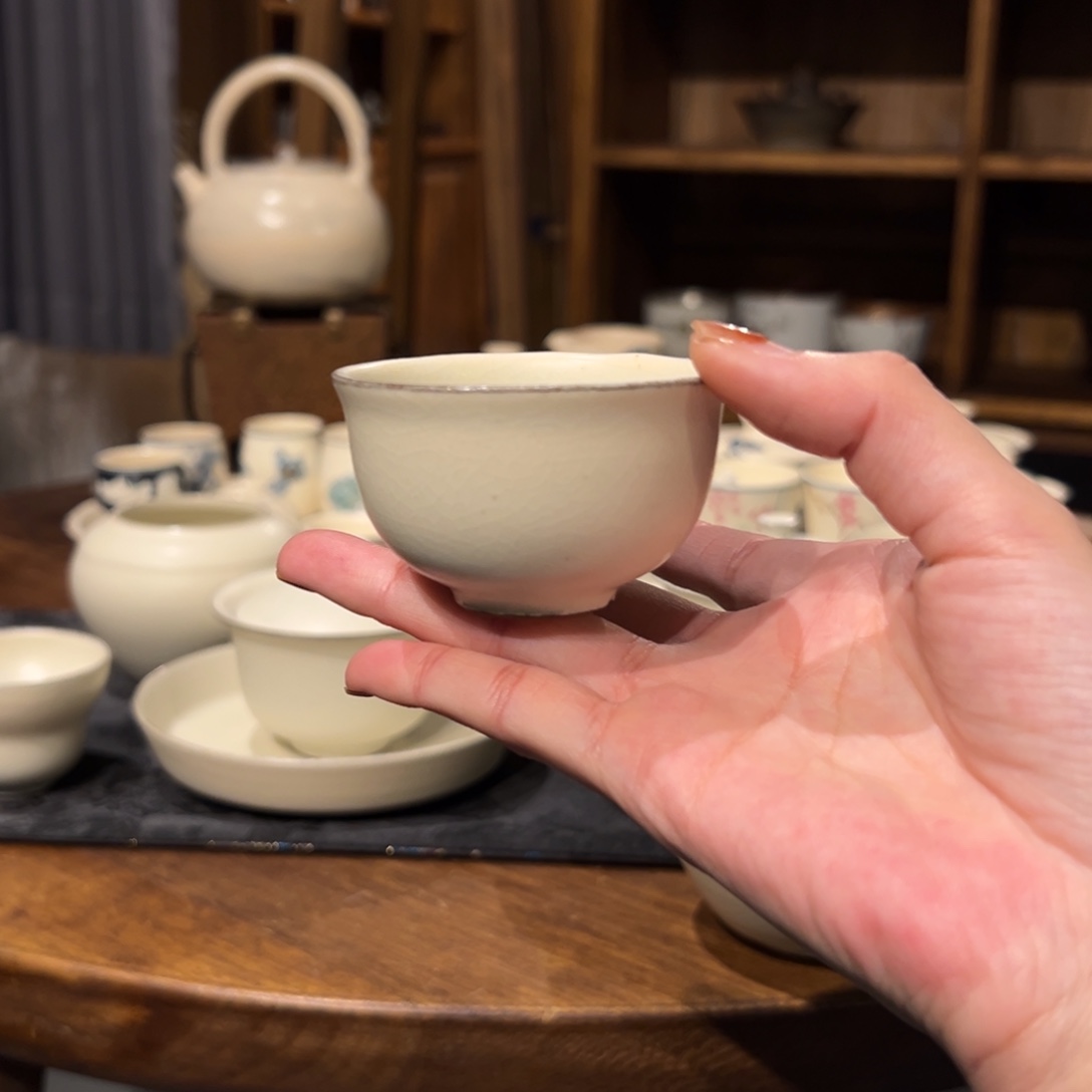 摆件陶瓷。      陶瓷。        