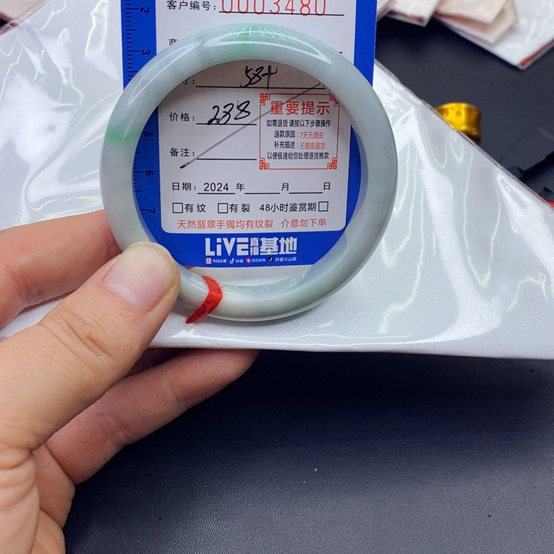 翡翠手镯未镶嵌翡翠