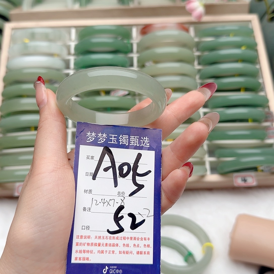 石英质玉手镯未镶嵌甜*?