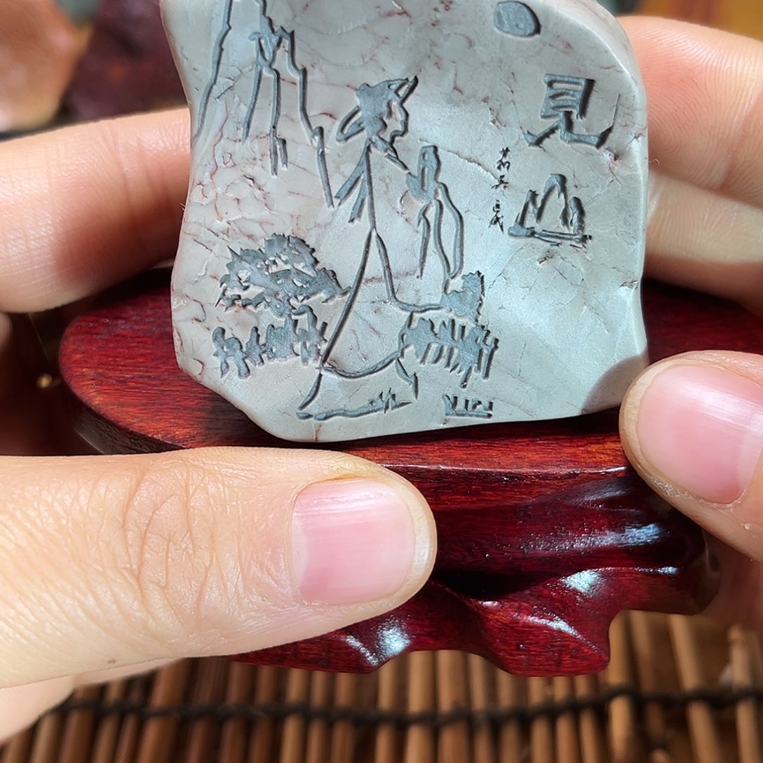 新疆原石雕刻手把件