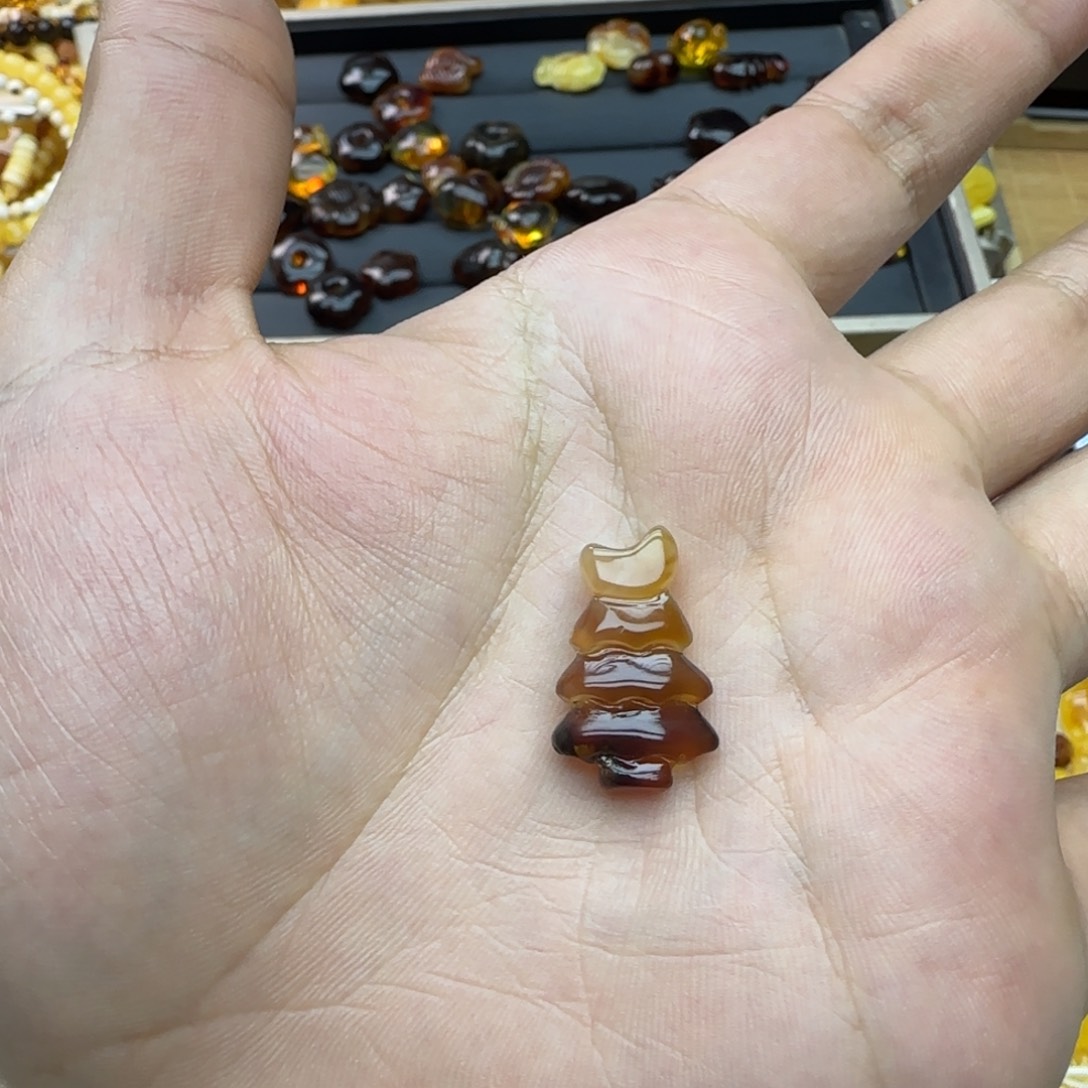 猫***咪琥珀未镶嵌裸石蜜蜡圣诞树1g