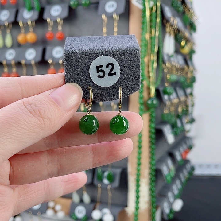 18K金镶嵌和田玉耳饰