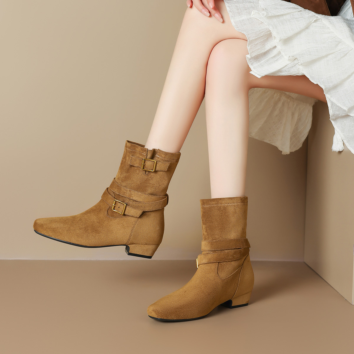简约时装靴尖头粗跟筒靴方头短靴秋冬套筒靴子时尚百搭复古