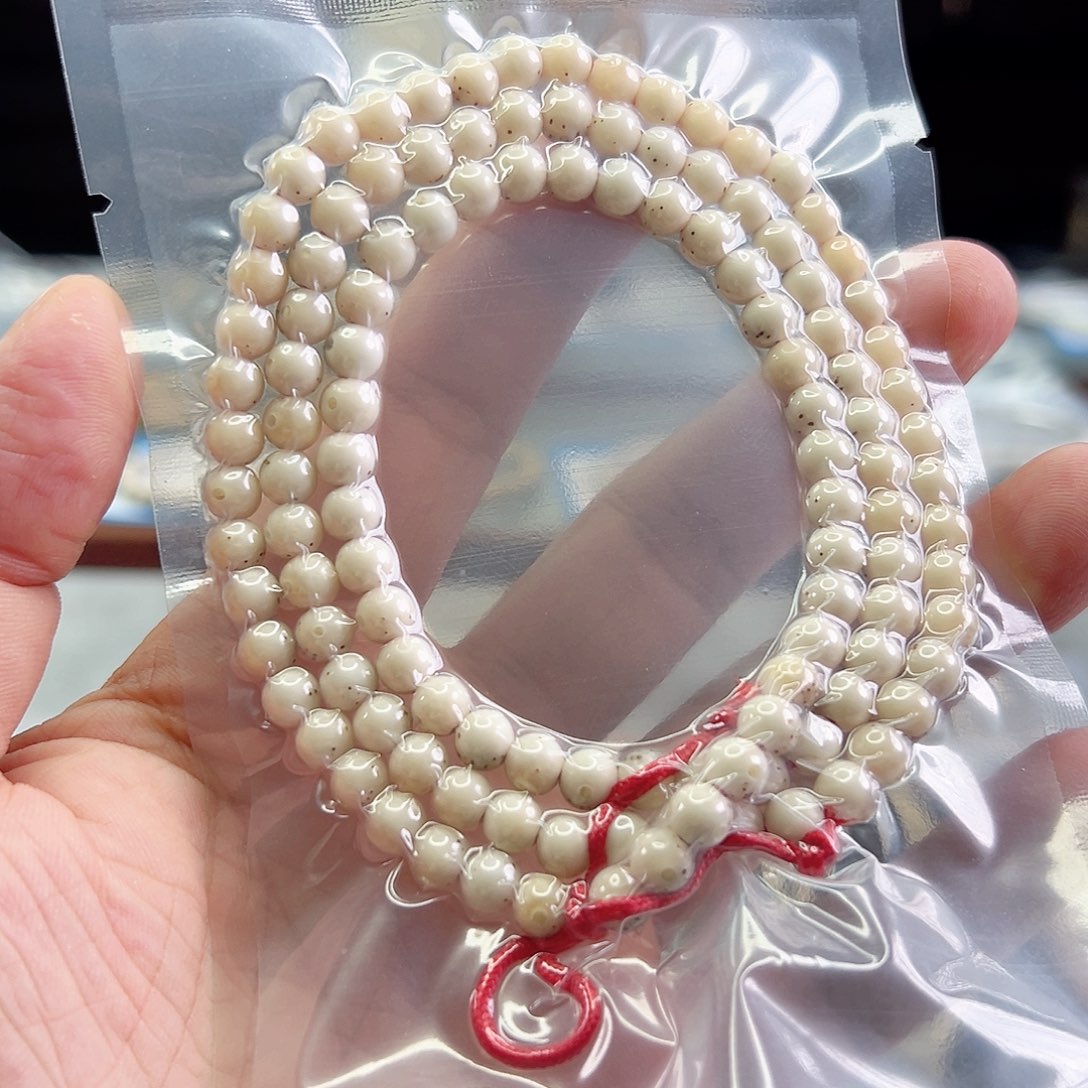 星月菩提手串6mm玉化冰透有点粉