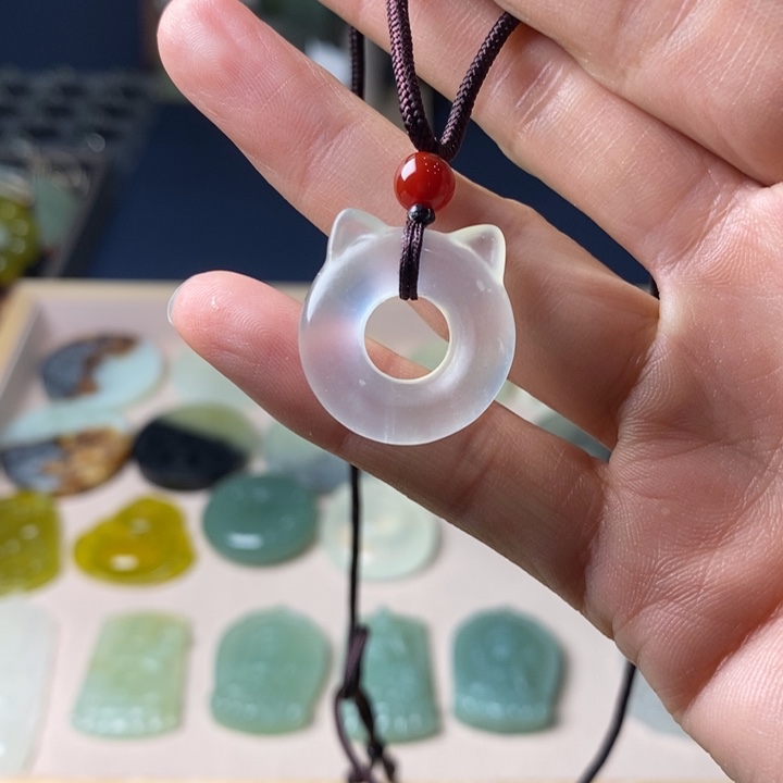 蛇纹石玉颈饰未镶嵌