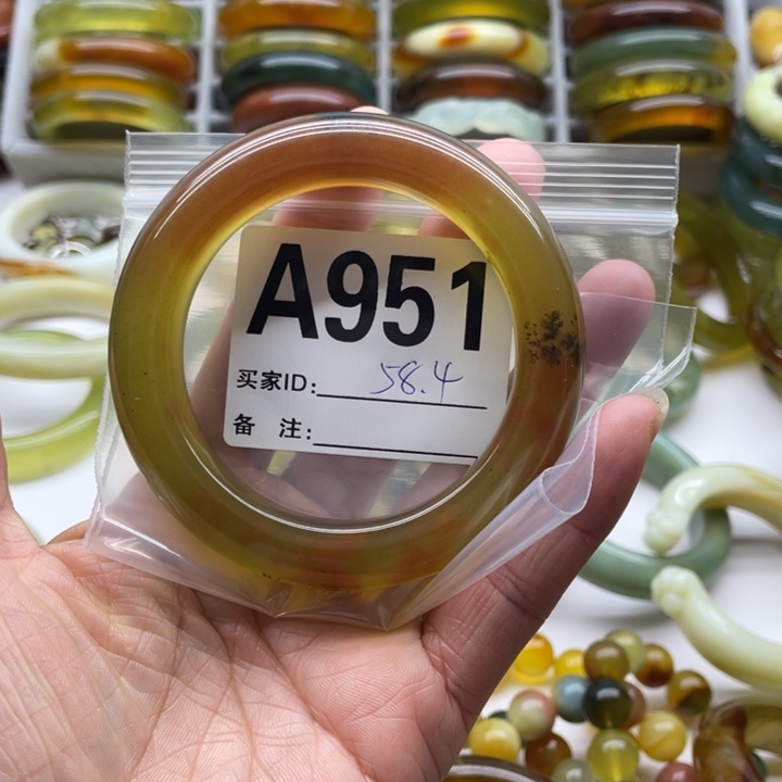 未镶嵌蛇纹石玉手镯卿**贝