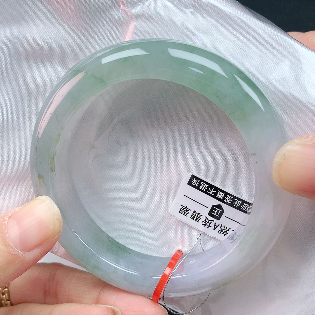 翡翠手镯未镶嵌55圈
