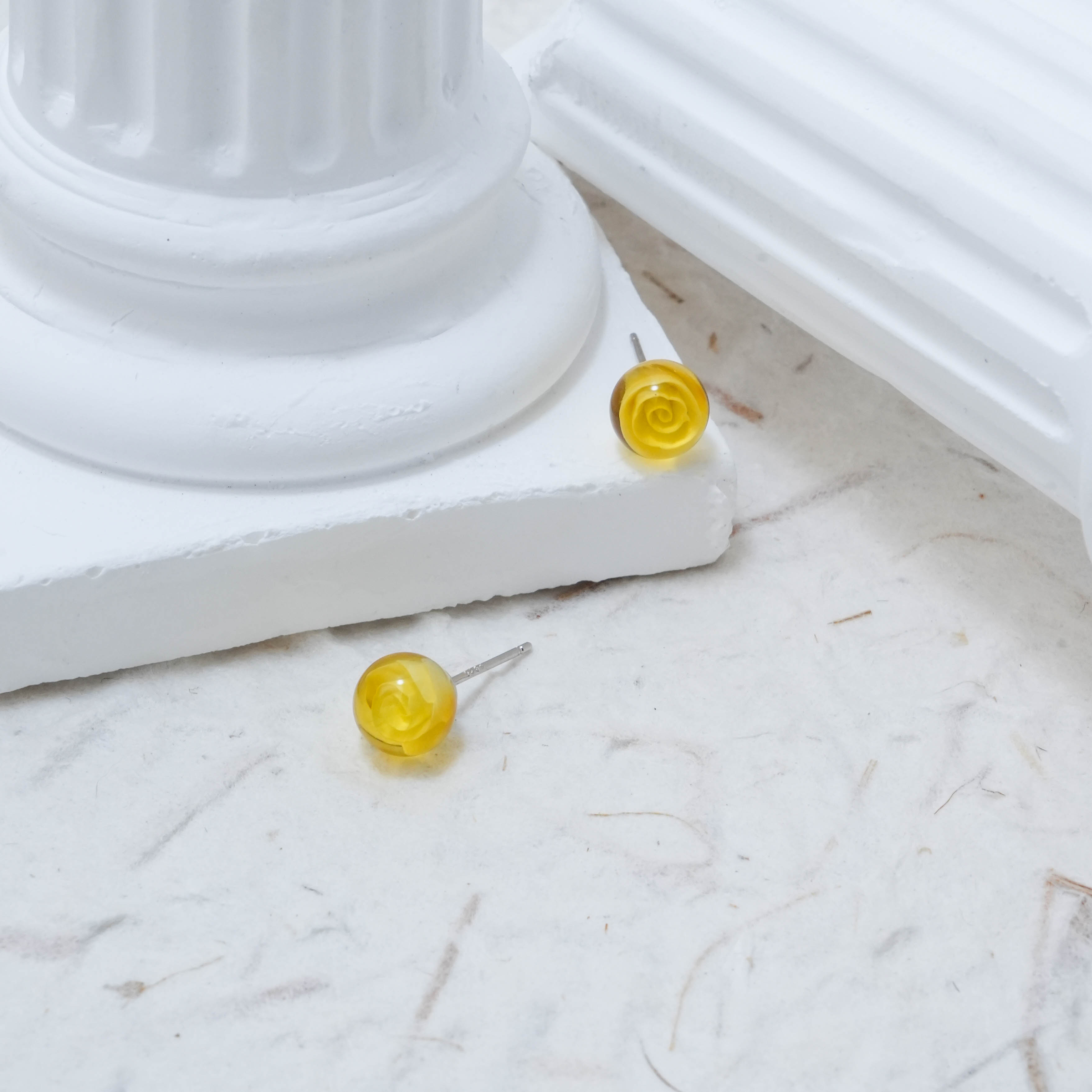 X-225 金珀阴雕蜜蜡耳钉 S925银针