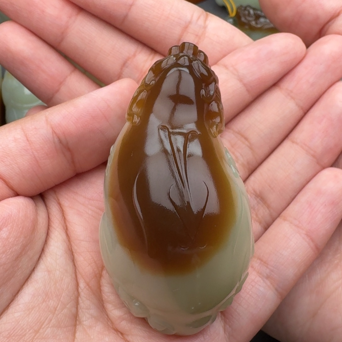 M***冰和田玉未镶嵌颈饰