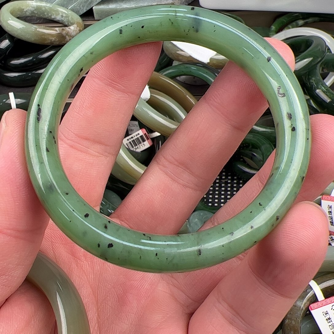 小***修和田玉未镶嵌手镯