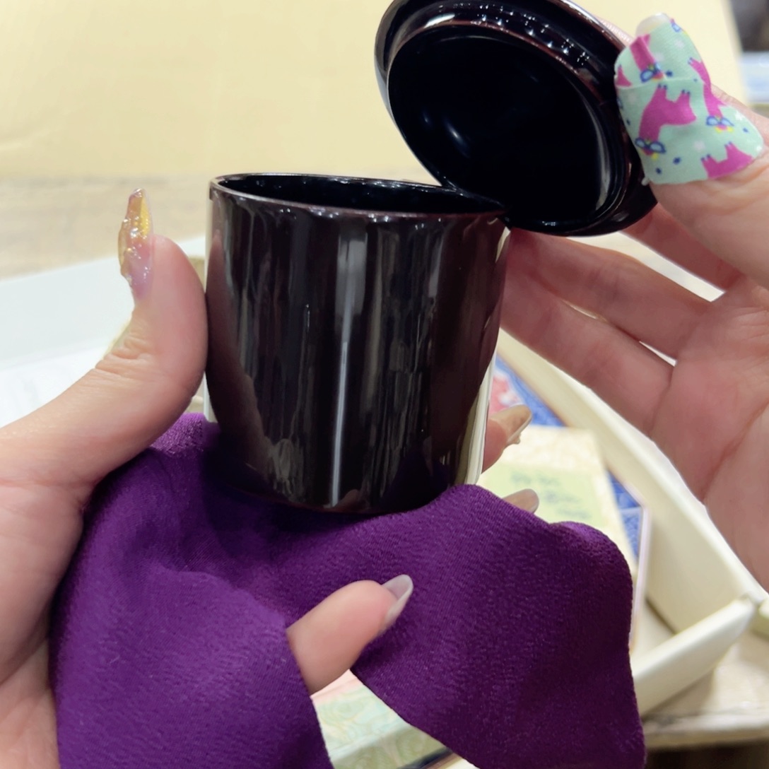 瓷片陶瓷和金属表面上产生