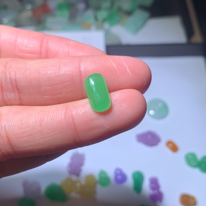 皇***”翡翠未镶嵌颈饰挂件