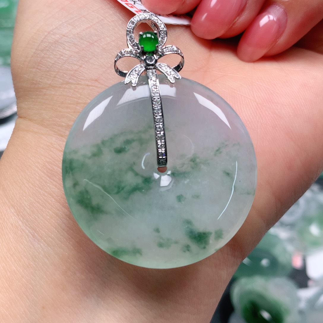 翡翠颈饰18K金镶嵌天然翡翠