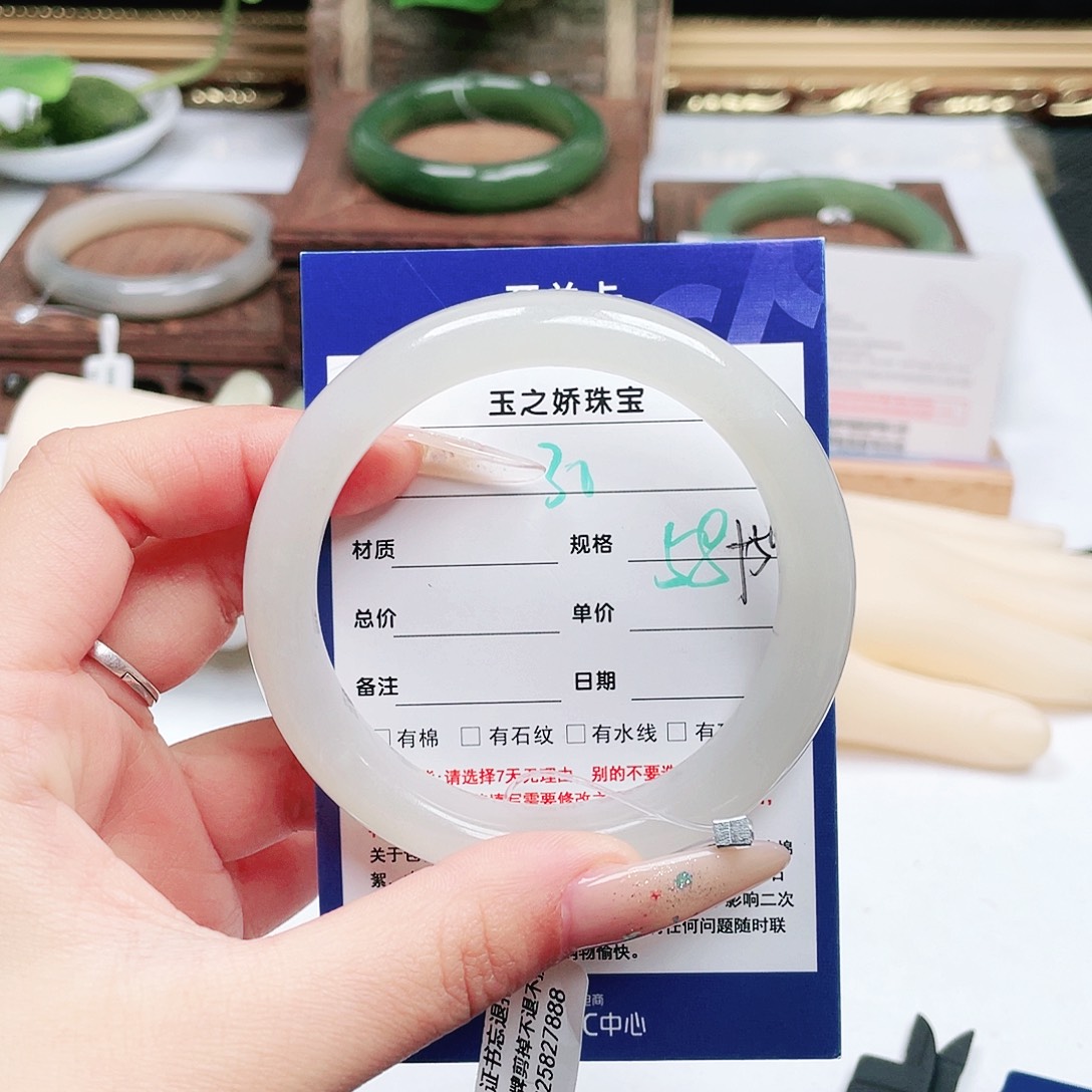 和田玉未镶嵌手镯