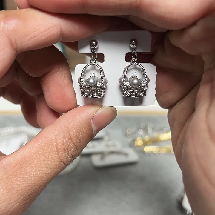 淡水珍珠银S925镶嵌耳饰