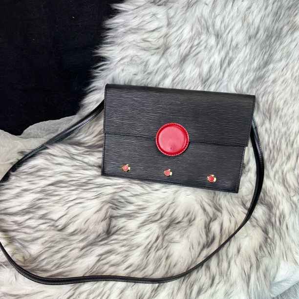 95新 LouisVuitton/路易威登 黑金红水波纹斜挎包