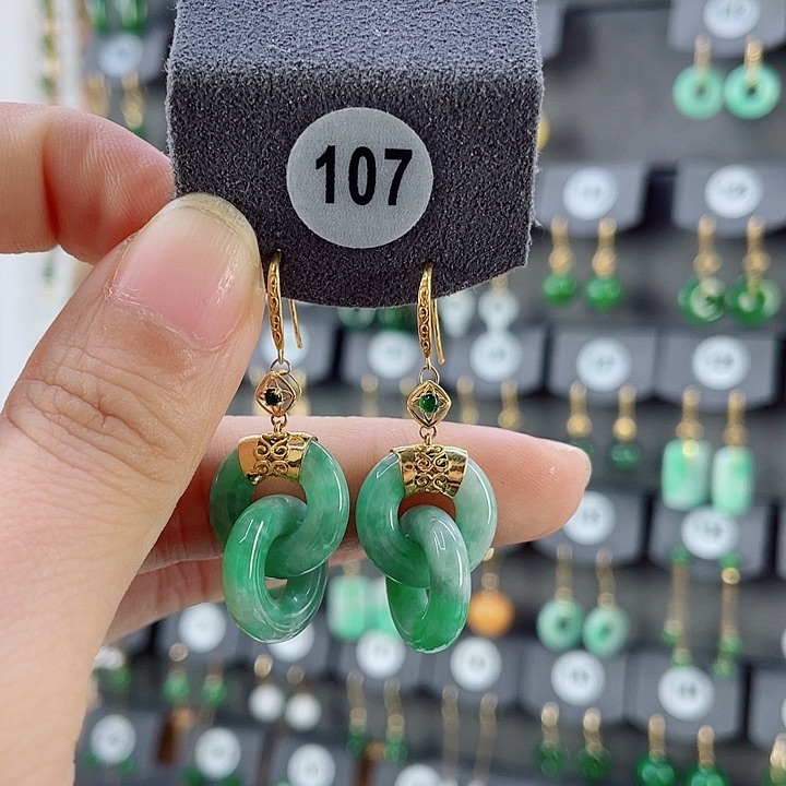 18K金镶嵌翡翠耳饰