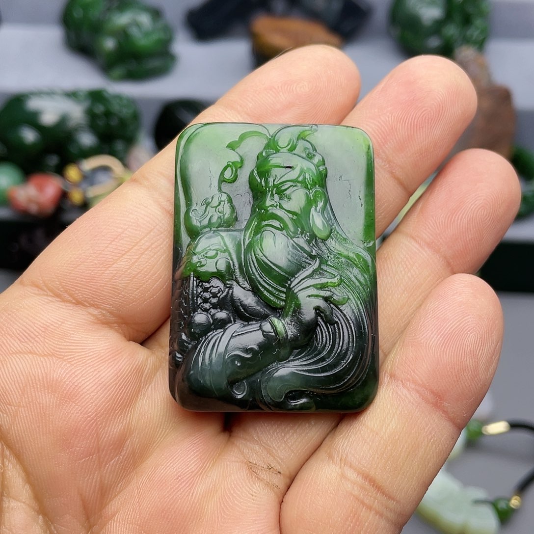 栗***子和田玉未镶嵌颈饰