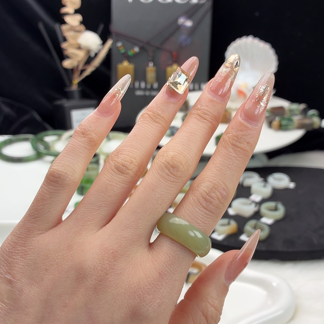 和田玉未镶嵌戒指j79果绿轮胎